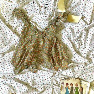 Juniors' Flutter Sleeve Asymmetrical Hem Tank In Fresh Sage